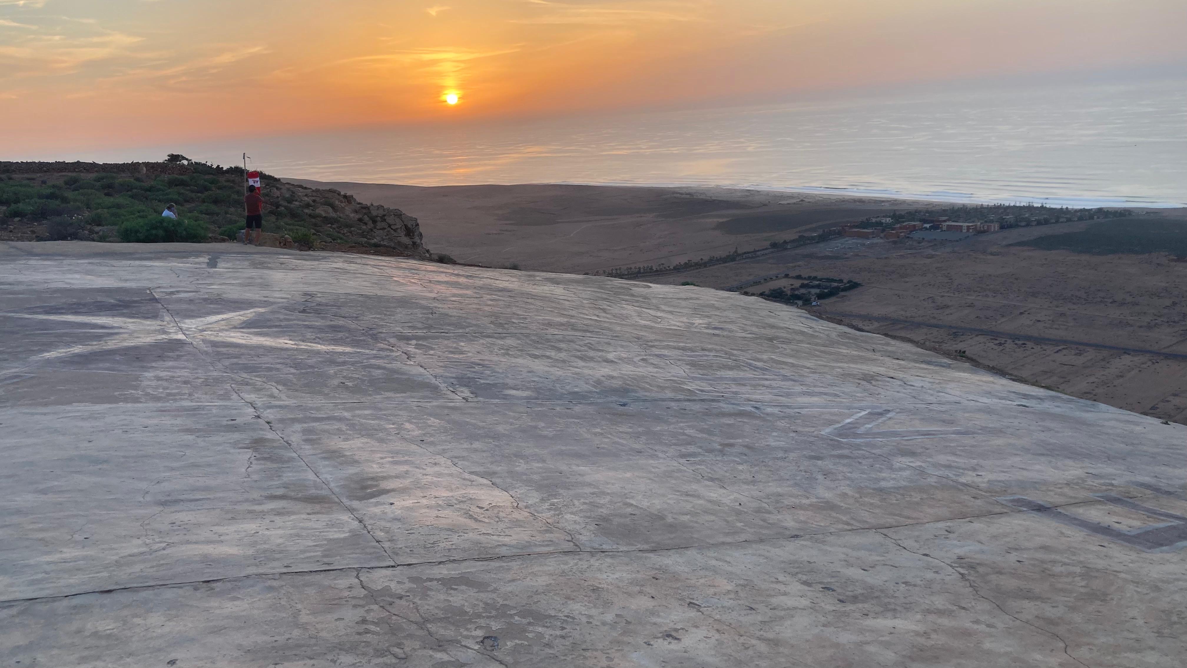 Coucher de soleil sur l’océan Atlantique en fin de journée de vol au Maroc